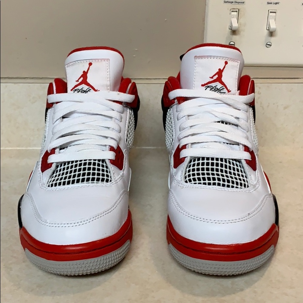 Jordan 4 fire red